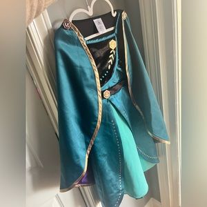 Frozen 2 Anna costume with detachable cape. Size 5/6